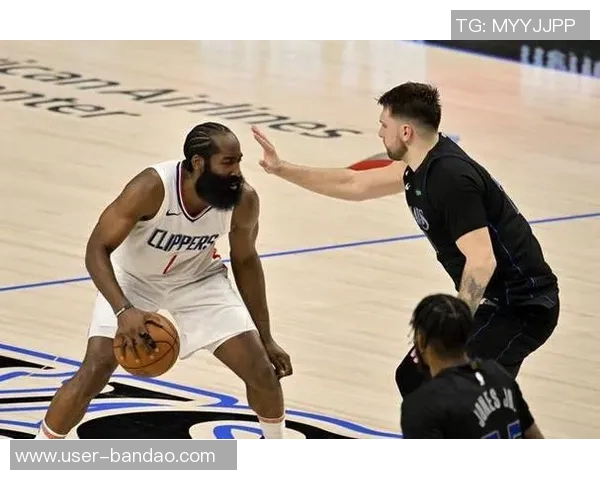 考辛斯质疑为何巅峰哈登遭批评而东契奇却备受赞誉的原因分析