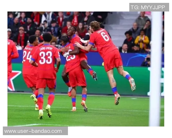 欧冠之夜药厂迎战巴黎小埃梅里赞登贝莱低调却实力非凡