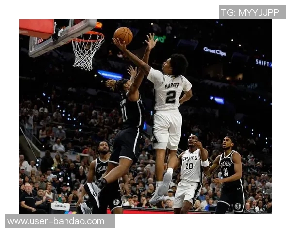 文班半场示意哈珀空接成功引发全场惊叹瞬间