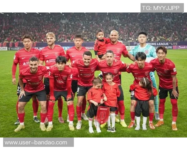 蓉城主场迎战广岛三箭现场观众热情高涨人数达27836人