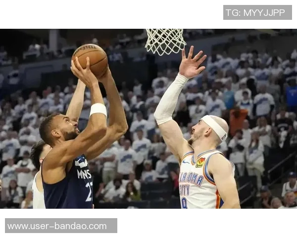 华子称赞戈贝尔禁区接球进步显著表达对他的信任将增加传球次数