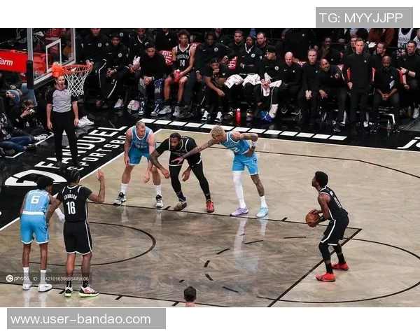 乔治下半场表现平平出战21分钟贡献14分3篮板2助攻2抢断