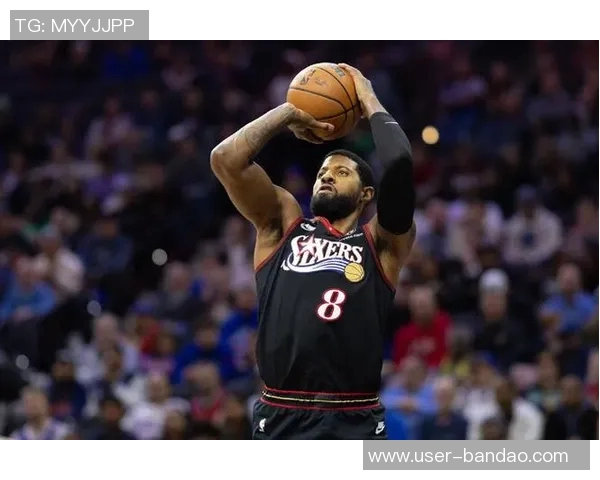 乔治上半场状态一般表现平平仅得10分1篮板2助攻三分球命中率尚可